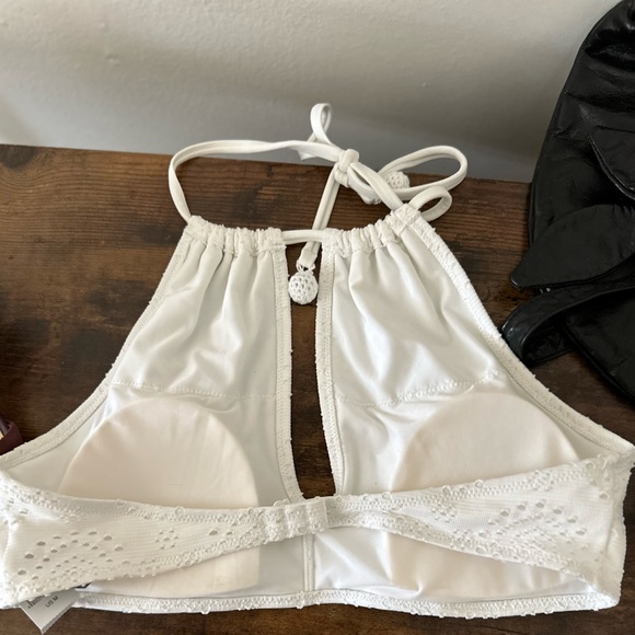 Closet clearout NWT White aerie triangle top size M lace cutout - Picture 2 of 8